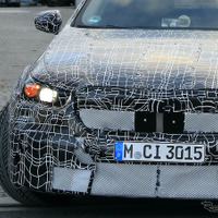 BMWの最強セダン『M5』がついにハイブリッド化！歴代最高「811馬力」の衝撃 画像
