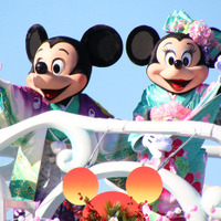 【ディズニー】和服ミッキーが「お手を拝借！」 シーの「ニューイヤーズ・グリーティング」 画像