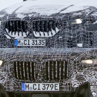 BMW X6 改良新型、量産型パーツを初装着！X5との違いは 画像