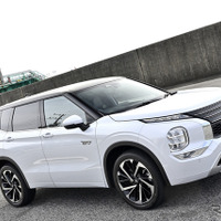 【三菱 アウトランダーPHEV 新型試乗】上質さ、走り、存在感、フラッグシップに相応しい1台だ…中村孝仁 画像