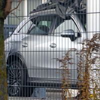 メルセデスベンツ GLC 次期型、ボディ側面が完全露出…進化のポイントは 画像