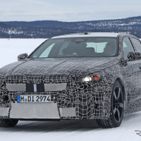 V8プラグインハイブリッドで過去最強のスーパーセダンに…BMW M5 次期型プロト車両をスクープ 画像