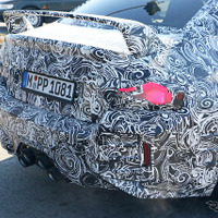 BMW M2クーペ がさらに過激に変身!? リアの迫力がすごいプロトタイプを激写 画像