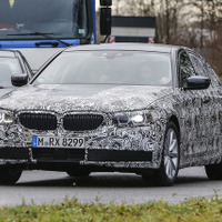 BMW 5シリーズ 次期型、これが新ヘッドライト＆グリルだ！ 画像
