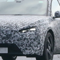 プジョー初のクーペSUVは「408クロス」？ 気になるプロト車両を鮮明にスクープ 画像
