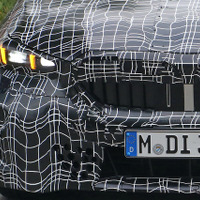 より鋭くワイドに？ BMW『5シリーズ』次期型のグリル＆ヘッドライトが見えた 画像
