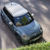 MINIに「マルチトーン」仕様、ルーフにグラデーション…欧州発表 画像