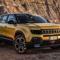 ジープの小型電動SUV『アベンジャー』、日本導入予定…パリモーターショー2022で実車発表へ 画像