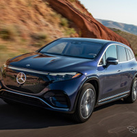 【メルセデスベンツ EQS SUV 海外試乗】アメリカ的な乗り心地と圧倒的な加速感…渡辺慎太郎 画像