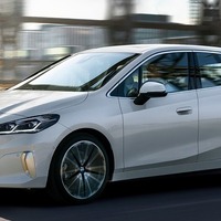 BMW 2シリーズ アクティブツアラー、新入門グレード「216i」設定へ…今秋欧州で 画像