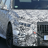 メルセデスAMG『E53』も直4電動ターボ化！ダウンサイズで進化する次期型をスクープ 画像