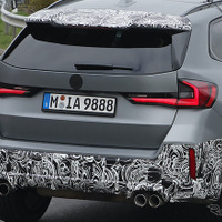 4本出しがクール！発表間近、BMW X1「Mパフォーマンス」最新プロトタイプあらわる 画像