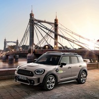 MINI クロスオーバー PHEV、ハイグレード仕様の特別仕様車を発売 画像