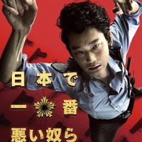 綾野剛、“日本一ワルな警察官”のビジュアル解禁！『日本で一番悪い奴ら』 画像