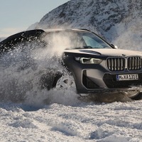 BMW X1 新型、PHEVは326馬力---新写真 画像