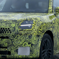 MINI史上最大サイズに!? MINI『クロスオーバー』次期型、新デザインのライトも確認 画像