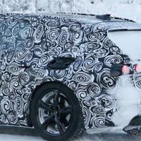 ソーラーパネルも搭載!? アウディ A4アバント 次期型、PHEVを初スクープ！ 画像