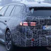 BMW『5シリーズ』はワゴンも電動化！「i5ツーリング」は2024年登場か 画像
