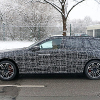 BMW 5シリーズ 史上初のEVワゴン『i5ツーリング』、最強の「M60」を激写！ 画像