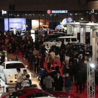 【東京オートサロン16】880台が展示、カスタムカーショー開幕…哀川翔さん「素敵な1台見つけて」 画像