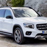 メルセデスベンツの小型3列シートSUV、『GLB』に改良新型…3月16日発表へ 画像
