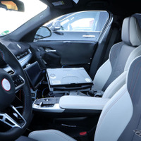 曲面ディスプレイにMステアリングホイール、BMW『X2 M35i』次期型の内装をスクープ！ 画像