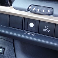 スマートなスイッチ取付が可能なスロコン「スマスロ」付属のサービスパネルが新型TOYOTA用・新型NISSAN用同梱に 画像