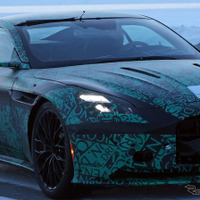 アストンマーティン『DB11』後継モデルか!? デザインが異なる謎のプロトタイプの正体は 画像