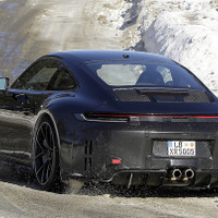 ポルシェ『911 GT3ツーリング』マイチェンでついにアナログメーター廃止か…？ 改良のポイントは 画像