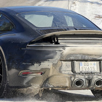 ポルシェ 911 GTS、大幅改良でハイブリッド化どうなる？ デザインは大きく変化 画像