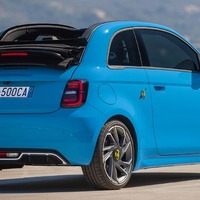 アバルト 500e にオープン設定、『500e カブリオレ』の写真を公開 画像