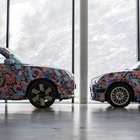 MINI次期型のEV、新デザイン言語を採用…3ドアとクロスオーバーのプロトタイプ写真公開 画像