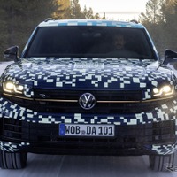 VW『トゥアレグ』改良新型、「IQ.LIGHT」で表情変わる…5月24日実車発表予定 画像