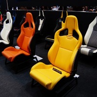 【東京オートサロン16】レカロ、カラーバリエーションタイプのシートを展示 画像