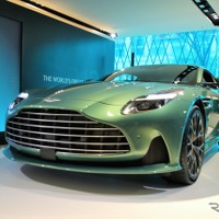 世界初の“スーパーツアラー”、アストンマーティン DB12 がデビュー 画像