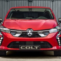 三菱『コルト』新型、ダイナミックシールド採用…ルノーとは顔が違う 画像