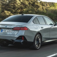 【BMW 5シリーズ 新型】独ビッグ3でスペック比較…EクラスとA6 画像