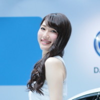 【東京モーターショー15】コンパニオン…フォルクスワーゲン 画像
