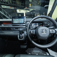 【ホンダ N-BOX 新型】カスタム…インパネのフラット化が視界に貢献［詳細画像］ 画像