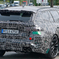 超高速ワゴンが復活！BMW『M5ツーリング』新型は800馬力!? ついに実車を初スクープ 画像