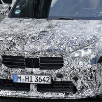 生まれ変わるBMW『X2』、これが最強「M35i」市販型のフロントマスクだ！ 画像