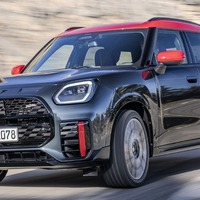 MINI クロスオーバー 新型、内燃エンジン車も登場…「JCW」は300馬力ターボ搭載 画像