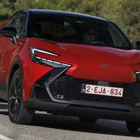 トヨタ『C-HR』新型、新写真を公開…デザインは「公道を走るコンセプトカー」 画像
