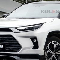 トヨタ『RAV4』次期型は現行デザインを継承!? 見た目はマイチェン、中身の進化は 画像