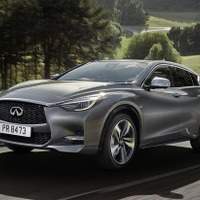 インフィニティ初のコンパクト、Q30 が納車開始…英国 画像