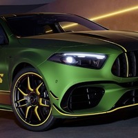 421馬力の最強 『Aクラス』、メルセデスAMG「A45」に限定車…ニュルに着想のグリーンで塗装 画像