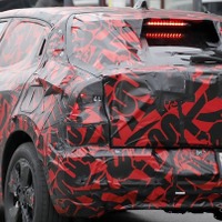 アルファロメオ初の電動SUV『ミラノ』にはエンジン車もある！ 実車から見えた新情報 画像