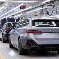 BMW、5シリーズ・ツーリング 新型を生産開始…5月末から欧州納車へ 画像