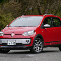 【VW クロスup！ 試乗】ベース車よりもしまった乗り心地…中村孝仁 画像