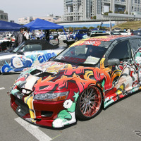【お台場痛車天国2024】約1000台の痛車が大集結、今年は『ホロライブ』などのVtuberが人気 画像